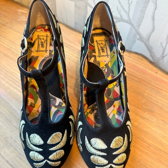 Miss L Fire Garland Stitched T-Strap Mary Jane Heels Size 7.5 EUC - Picture 4 of 5